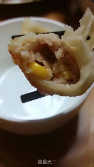 玉米 荸荠鲜肉煎饺的做法步骤:9
