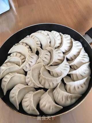 玉米 荸荠鲜肉煎饺的做法步骤:7