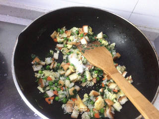 #春食野菜香#荠菜炒饭吐司盅的做法步骤:13