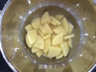 香浓奶油土豆,聚会快手小吃的做法步骤:2