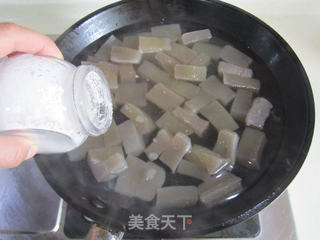 青椒魔芋肉片的做法步骤:2