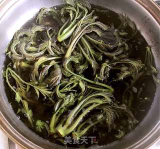 #春食野菜香# 香椿拌豆腐的做法步骤:2