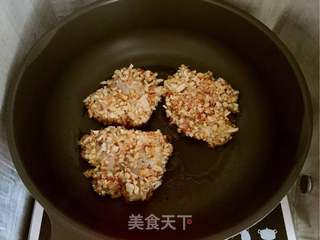 微辣鸡腿汉堡的做法步骤:2