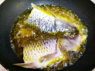 鲤鱼炖豆腐的做法步骤:8