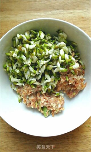 #春食野菜香#槐花馅饼的做法步骤:2