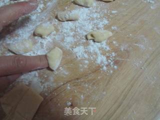包菜肉片炒猫耳朵的做法步骤:4