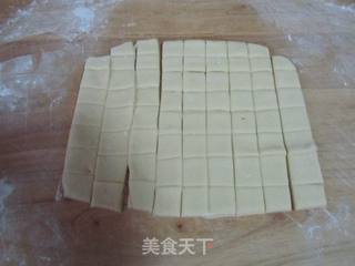 包菜肉片炒猫耳朵的做法步骤:3