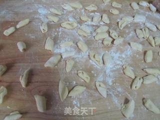 包菜肉片炒猫耳朵的做法步骤:5