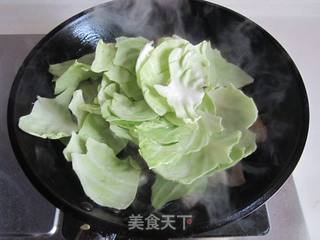 包菜肉片炒猫耳朵的做法步骤：9