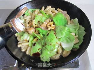 包菜肉片炒猫耳朵的做法步骤:11