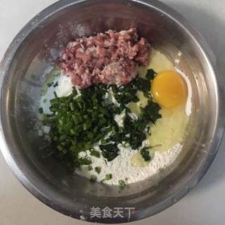 #春食野菜香#芹菜叶肉末鸡蛋饼的做法步骤：3