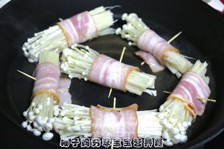 金针菇培根卷的做法步骤:4