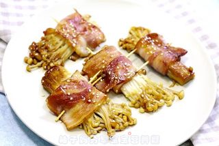 金针菇培根卷的做法步骤:6