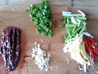 鱼香肉丝,极度经典的美味。的做法步骤:4
