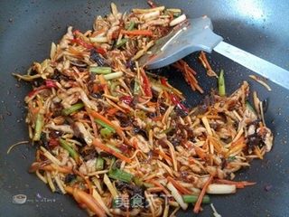 鱼香肉丝，极度经典的美味。的做法步骤：12