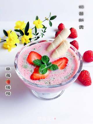 薄荷草莓奶昔的做法步骤:7
