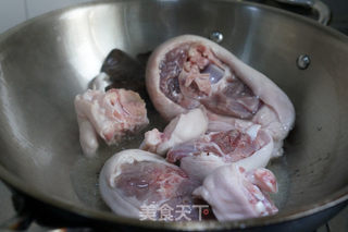 酱汁炖猪蹄的做法步骤：4