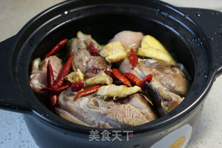 酱汁炖猪蹄的做法步骤：6