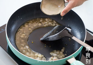 【让王源落泪的美食】拔丝地瓜的做法步骤:9