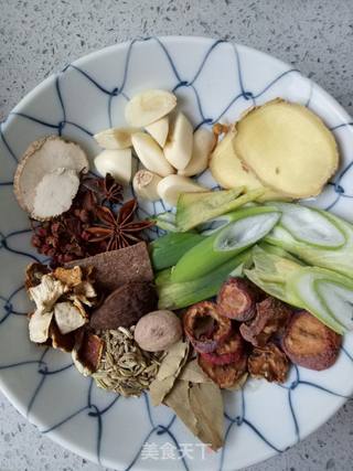 猪肉炖粉条的做法步骤:2