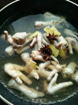 凉拌麻辣鸡爪的做法步骤:2