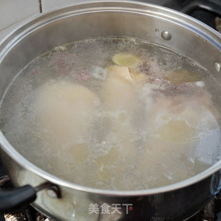 麻辣鸡腿肉的做法步骤：1