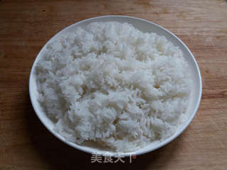 虾仁鸡蛋炒饭的做法步骤:2