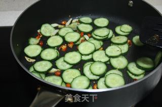 #春食野菜香#紫苏小炒黄瓜的做法步骤：5