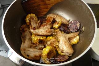 黑椒玉米烧鸡翅的做法步骤：7