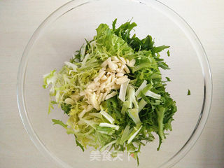 #春食野菜香#  凉拌苦菊花生米的做法步骤：2