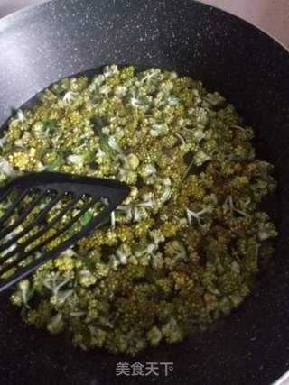 #春食野菜香#清明花粑粑的做法步骤：2