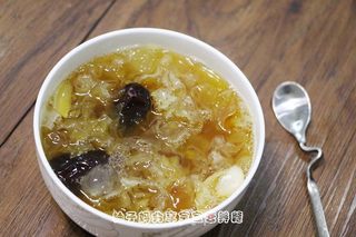 红糖桃胶皂角米百合银耳红枣羹的做法步骤:10