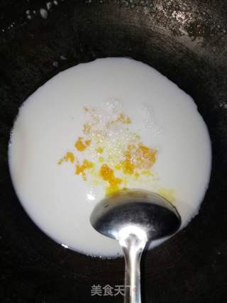 小鸡蛋.酸奶草莓冰淇淋的做法步骤:3