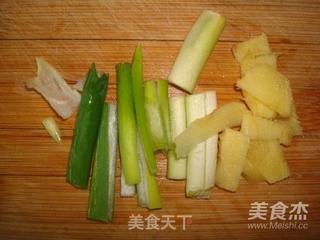 两步做成酱椒鱼头的做法步骤:2