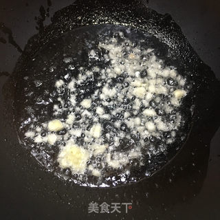 丝瓜炒木耳的做法步骤：3