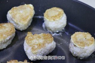 芝士蛋煎饭团的做法步骤:8