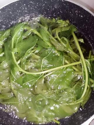 #春食野菜香#香椿拌花生的做法步骤:2