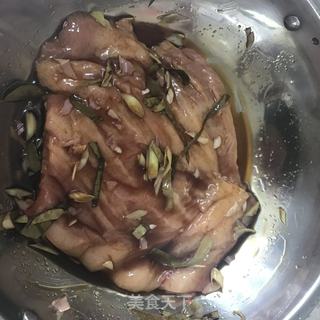 #第四届烘焙大赛暨是爱吃节#泰式烤猪颈肉----家宴作业1的做法步骤:2