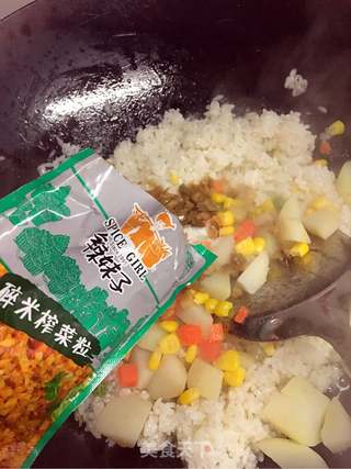 土豆炒饭的做法步骤:9