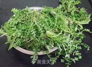 荠菜猪肉水饺的做法步骤：1