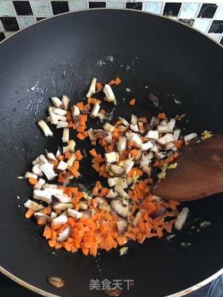 扬州炒饭！的做法步骤：5