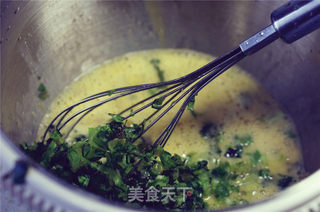 莴笋叶蛋饼的做法步骤:3
