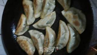 水煎饺的做法步骤：3