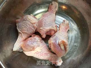 #第四届烘焙大赛暨是爱吃节#香草烤鸡腿的做法步骤：1