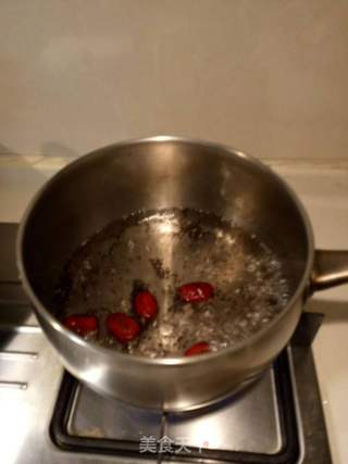红枣芝麻蛋糕糖水的做法步骤：1