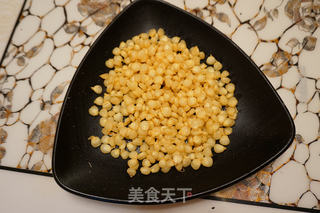 咸蛋黄炒玉米的做法步骤:3