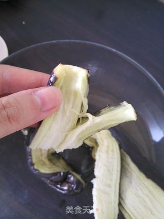 蒸拌手撕茄子的做法步骤:3
