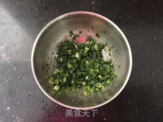 #春食野菜香#五香叶葱油卷的做法步骤:4