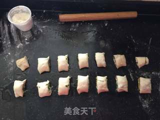 #春食野菜香#五香叶葱油卷的做法步骤：10