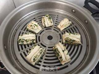 #春食野菜香#五香叶葱油卷的做法步骤：12